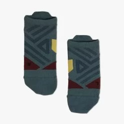 On Running Men's Low Sock 11 On Running Men's Low Sock -On Running low sock fw18 shadow mulberry m g2