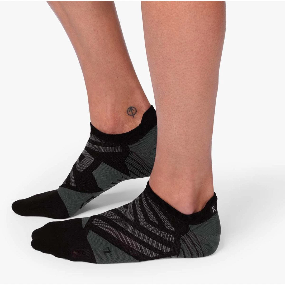 On Running Men's Low Sock 4 On Running Men's Low Sock - Image 2